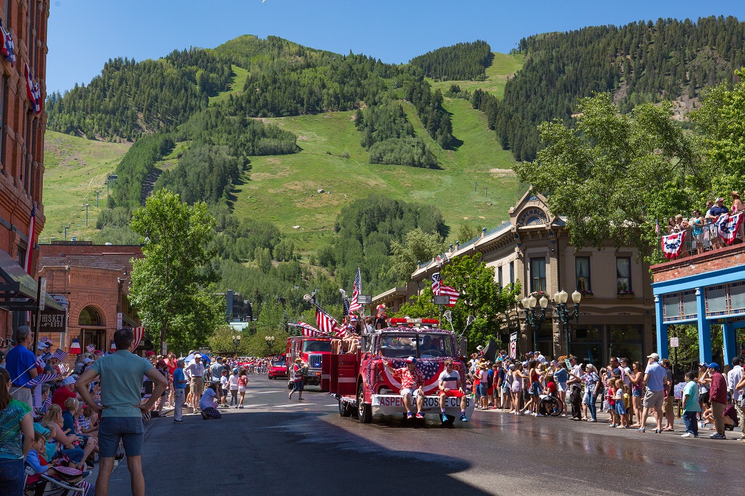 taking the kids, family travel, summer vacations, July 4th celebrations, mountain towns, snow resorts, Colorado, Utah