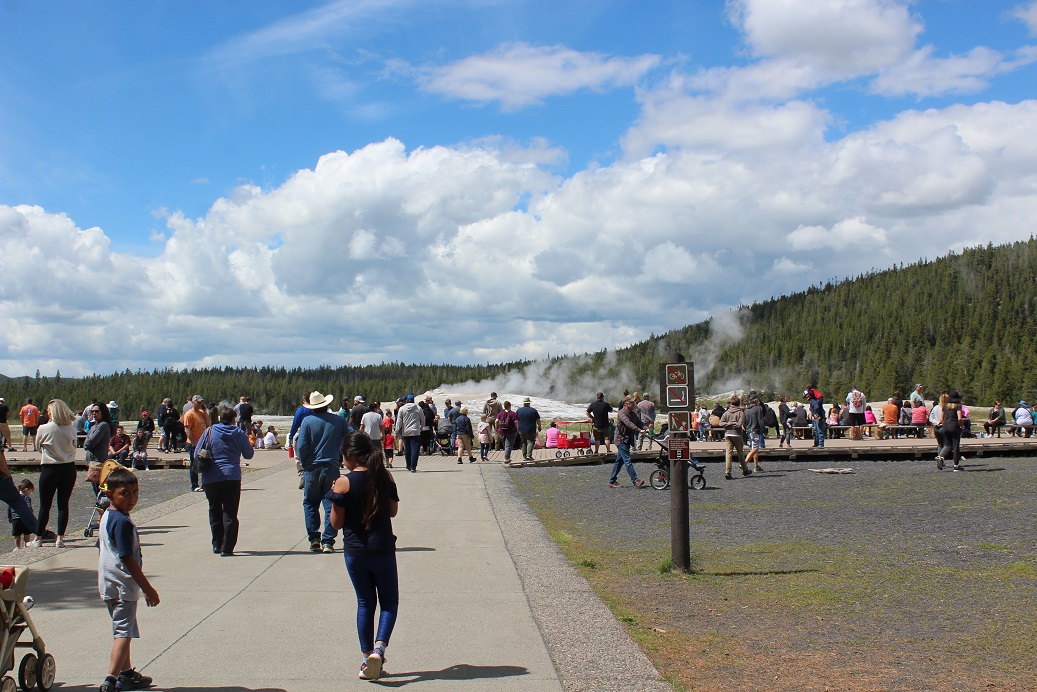 Boardwalk filling up at Old Faithful in Yellowstone NP