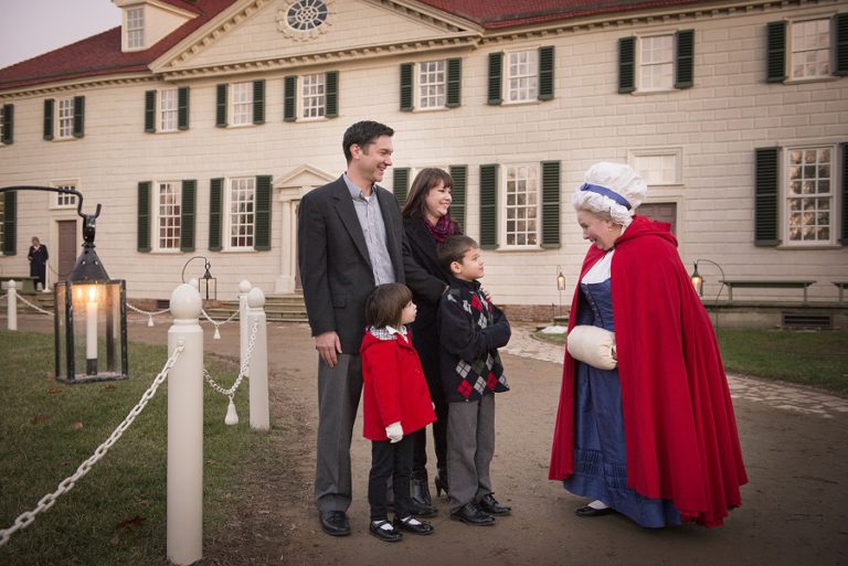 Making holiday lights a post-Thanksgiving tradition