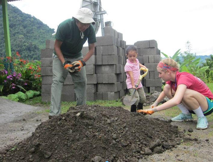 Doing community service work in Costa Rica