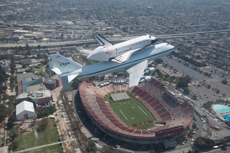 Endeavour flies over her new home at the California Science Center on Sept 21 2012