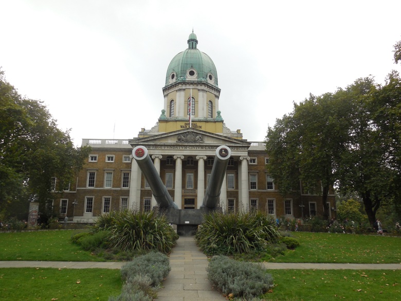 Imperial War Museum in London with 15-inch naval cannons