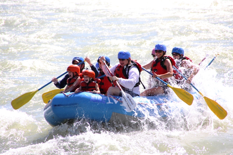 Family rafting on Yellowstone River