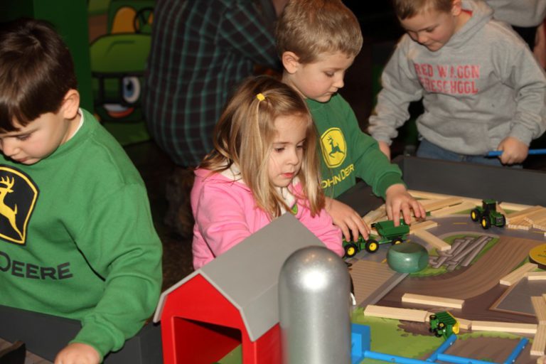 Ten ways for families to celebrate fall in the Midwest