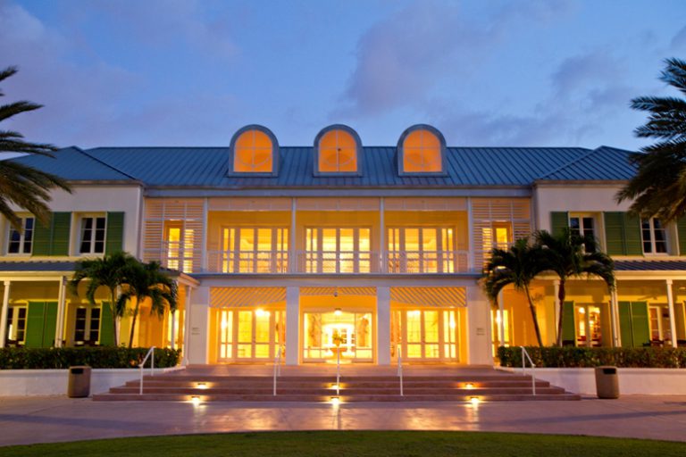 Five whirlwind days touring the Bahamas – a family vacation paradise