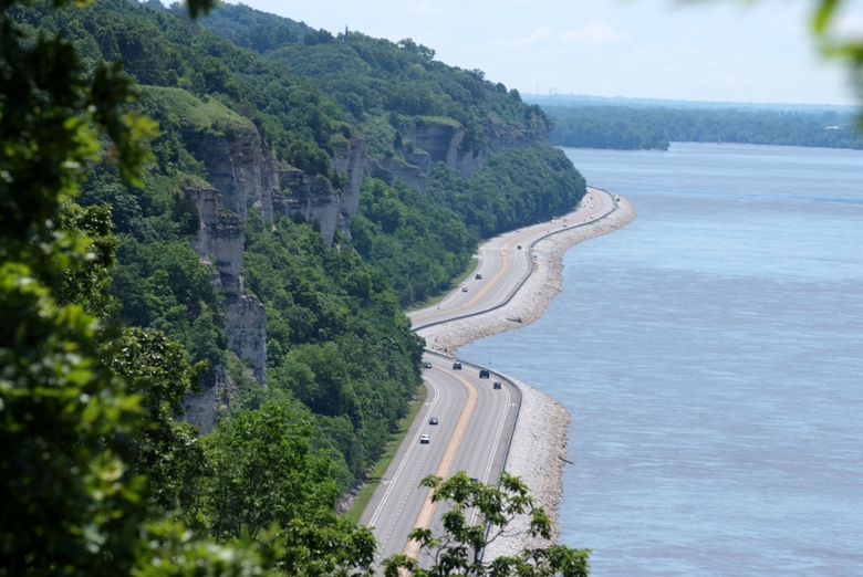 Meeting of the Great Rivers National Scenic Byway from Pallisades in Illinois