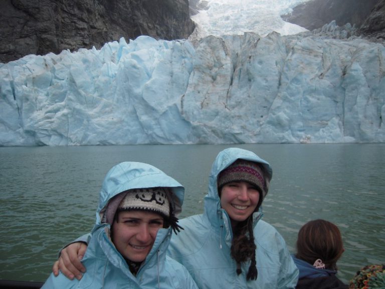 Who knows why glaciers are blue?