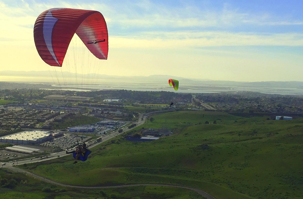 Paragliding with an expert, Tingly.com