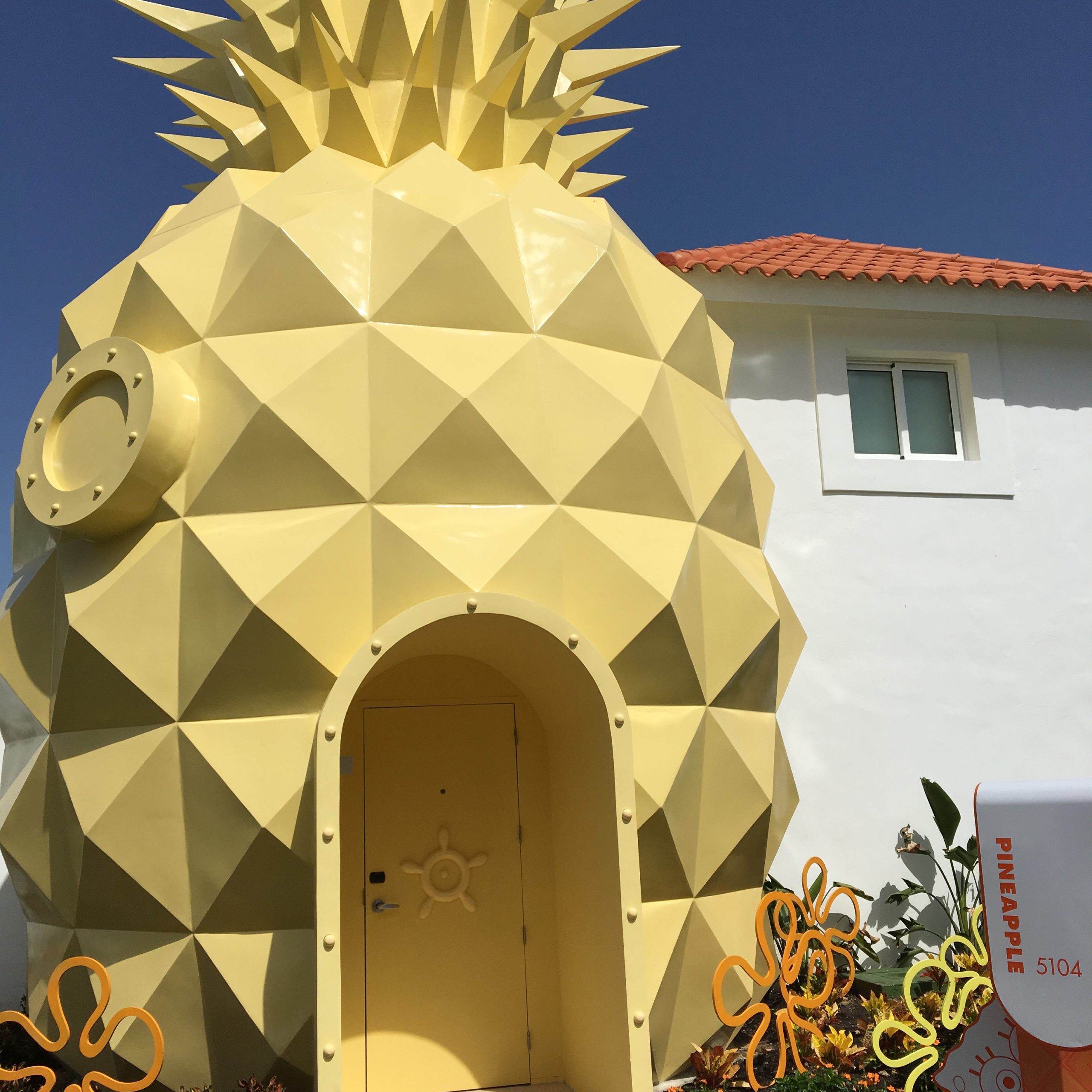 Pineapple villa outside
