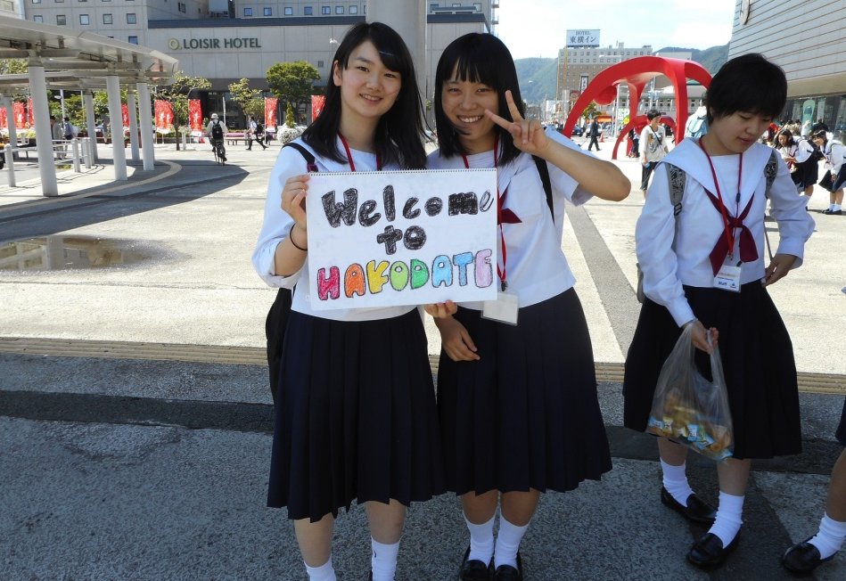 Schoolgirl greeters in Hakodate