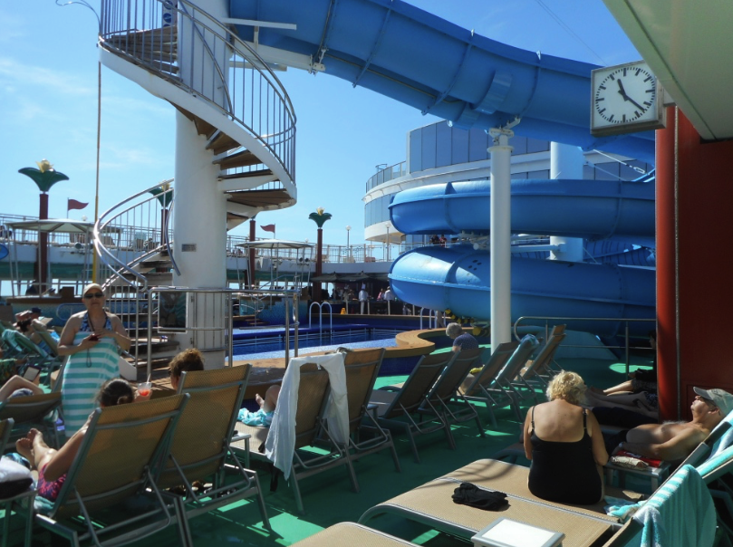 Pool deck on Norwegian Gem