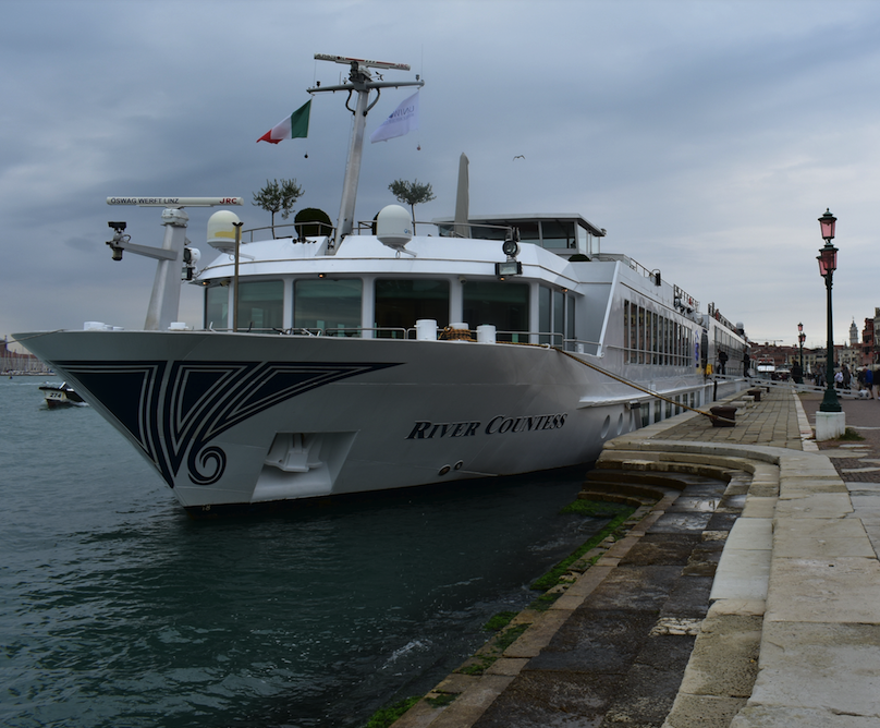 A Walking Tour of Venice Italy on a Rainy Day