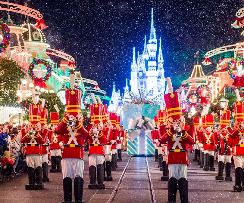 12 places to see the holiday lights