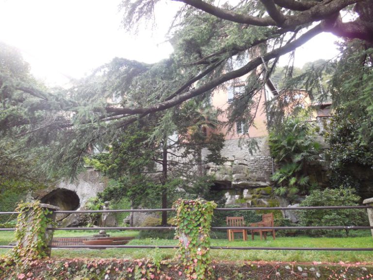 George Clooney’s temporary neighbors discover the virtures of a Lake Como villa