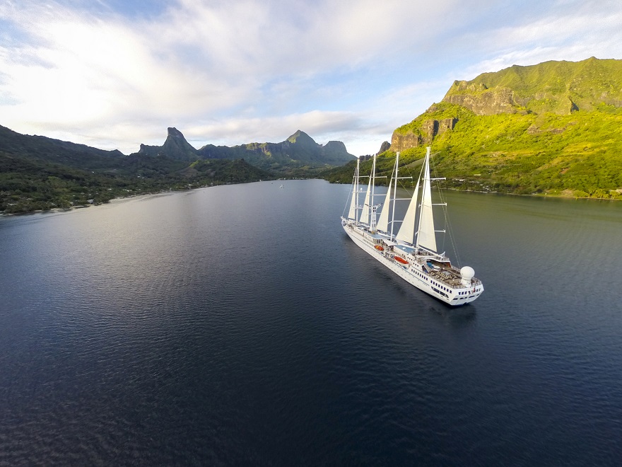 Windstar's Wind Spirit sailing in ahiti