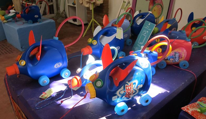 Recycled toys at Entre Amigos