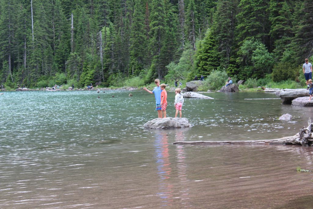 Kids spashing around in Avalanche Lake