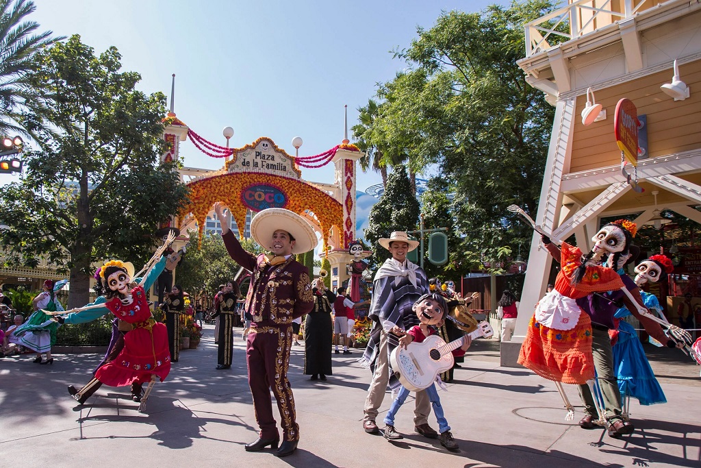 Plaza de la Familia in Paradise Gardens.