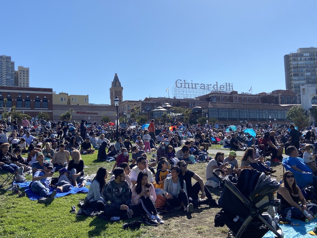 Crowds on the San Francisco shoreline for the Fleet Week Air Show