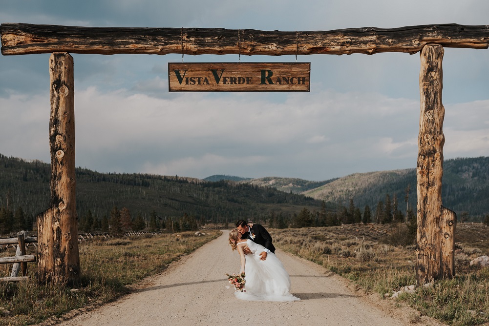 Romantic wedding at Vista Verde Ranch.