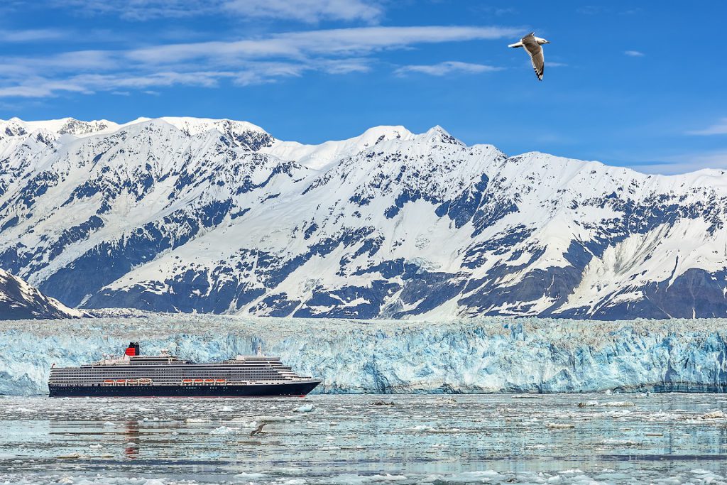 Cuonard's Queen Elizabeth at Hubbard Glacier, Alaska