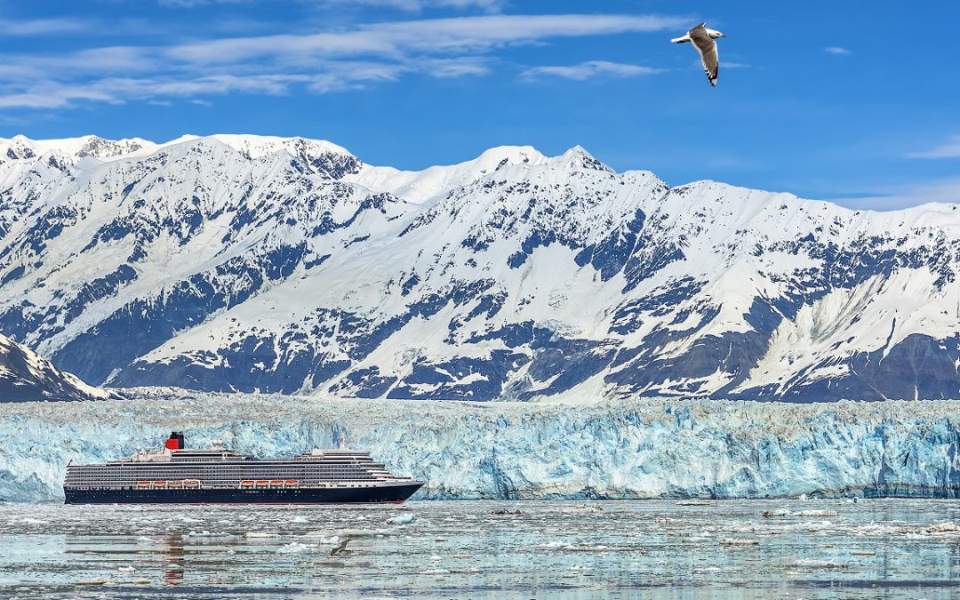 Cuonard's Queen Elizabeth at Hubbard Glacier, Alaska