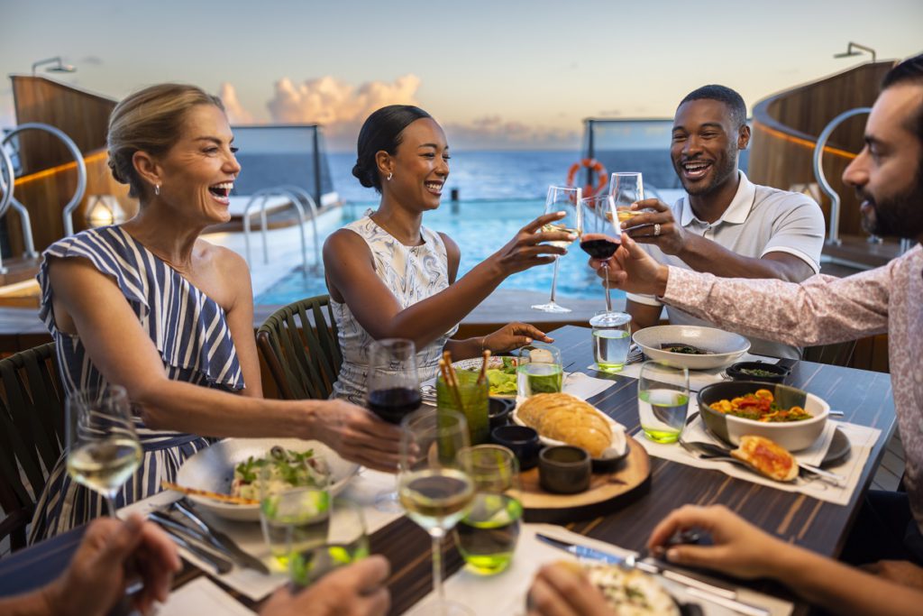 Outdoor dining on the Seabourn Venture