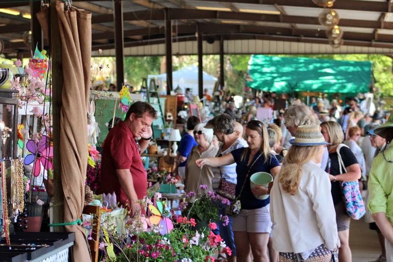 Renninger's Antique Center and Flea Market