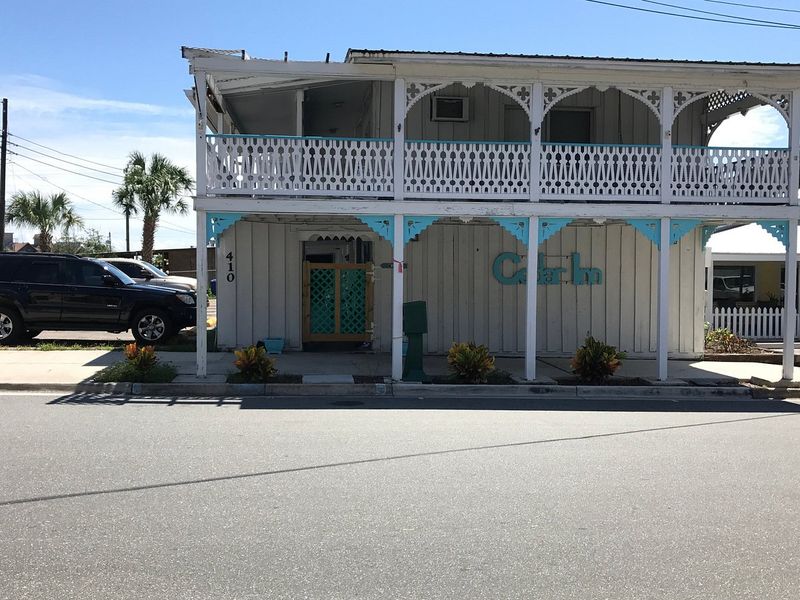 Island Hotel & Restaurant, Neptune Lounge (Cedar Key)