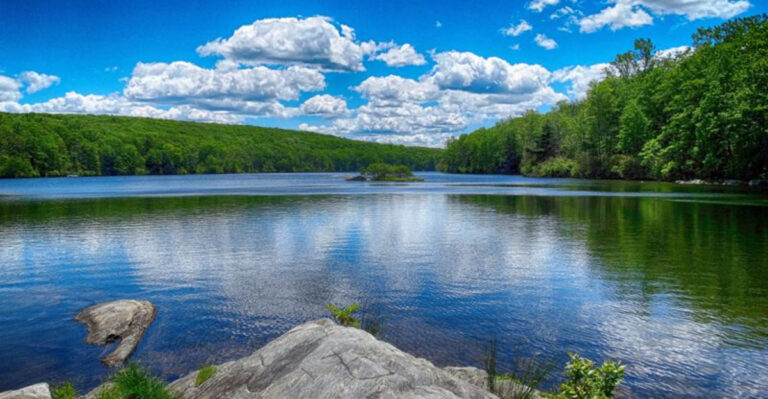 12 Hidden New York Lakes Only Locals Know How To Find