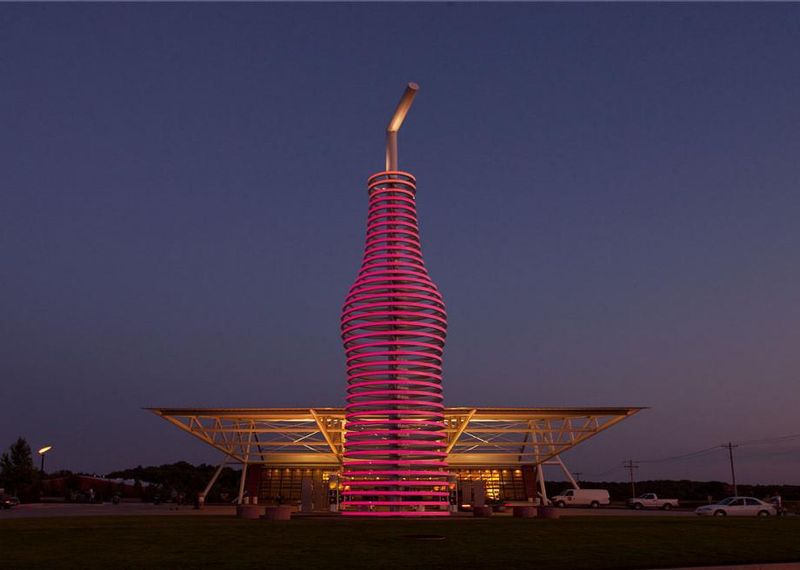 Pops 66 & The World's Largest Soda Bottle