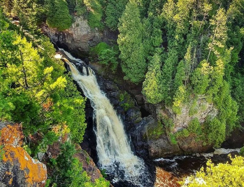 Open Year-Round With Stunning Seasonal Transformations