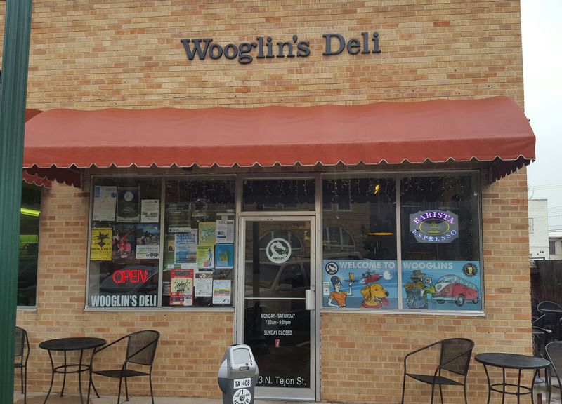 Why Wooglin’s Half-Pound Green Chile Cheeseburger Has a Near-Cult Following