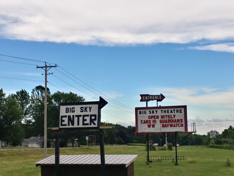 Families Make It A Tradition: Post-Water Park Nights Under The Stars