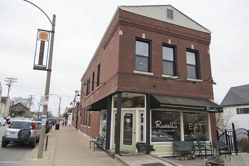 Russell's On Macklind (St. Louis)