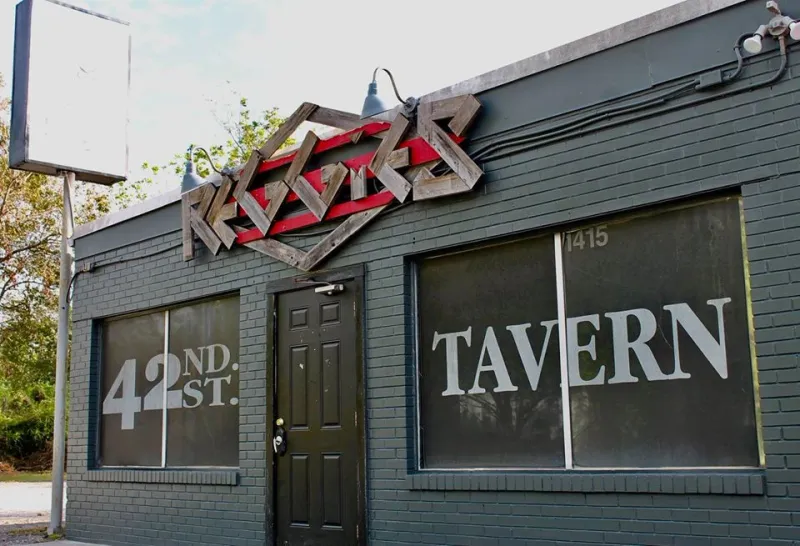 Reggies 42nd Street Tavern (Wilmington)