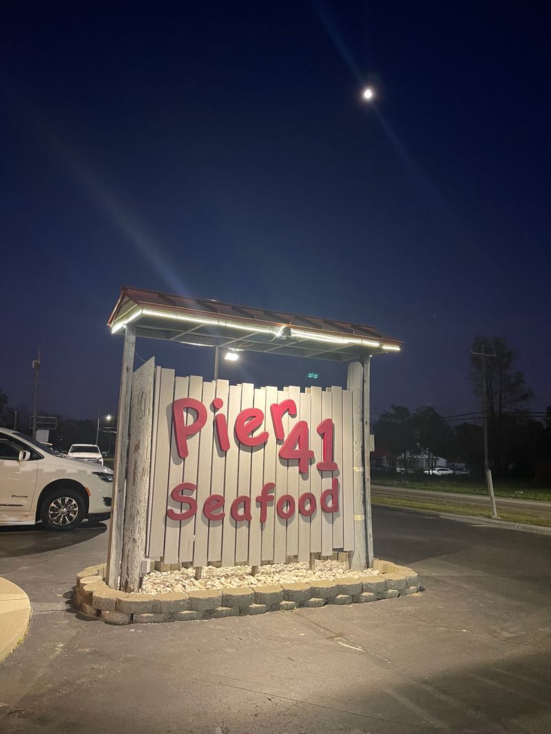 Pier 41 Seafood (E Elizabethtown Rd Area, Lumberton)
