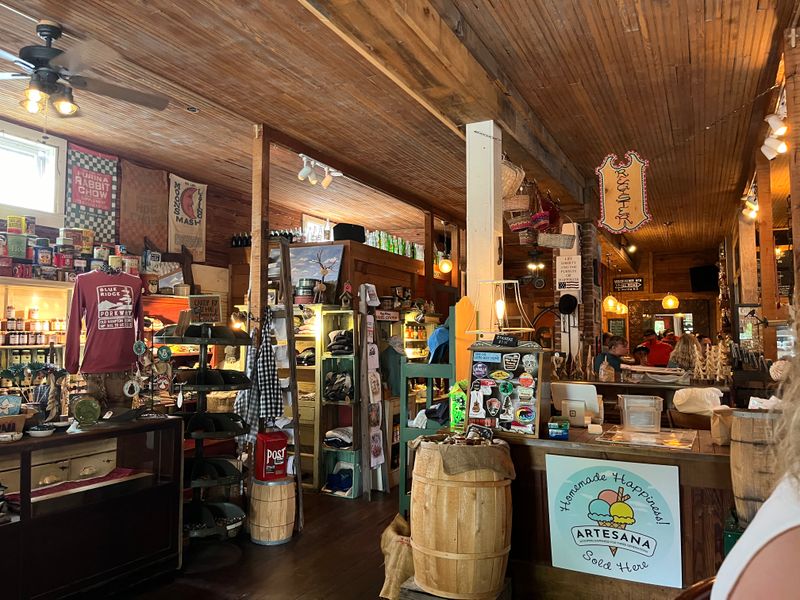 Old Hampton Store & Barbecue (Linville)