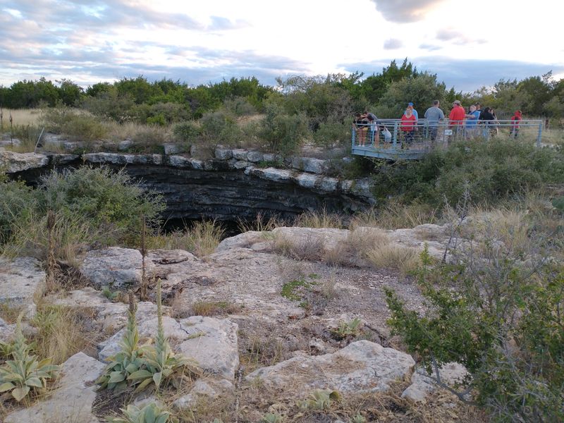 Devil's Sinkhole (Rocksprings)