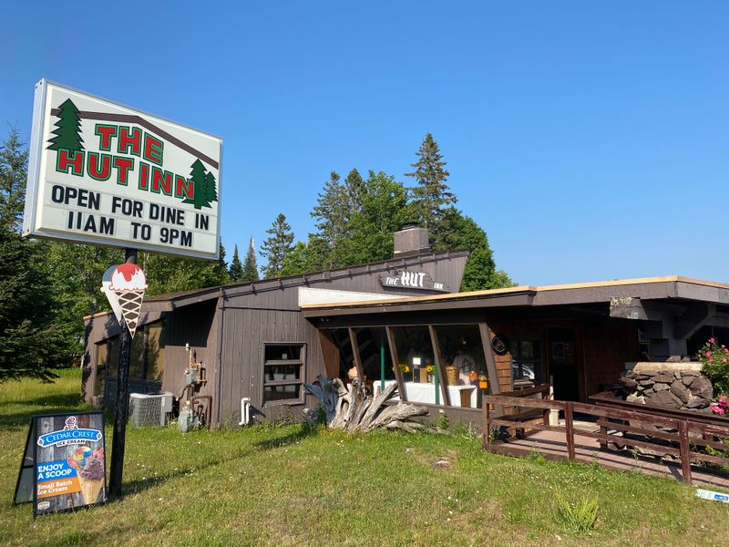 The Hut Inn (Calumet)