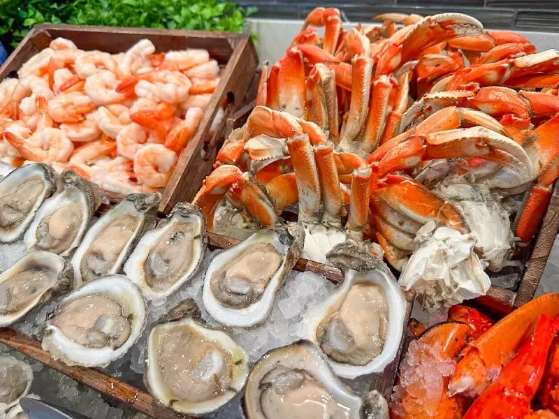 Carving Station & Chilled Seafood: Prime Rib, Crab Legs And More