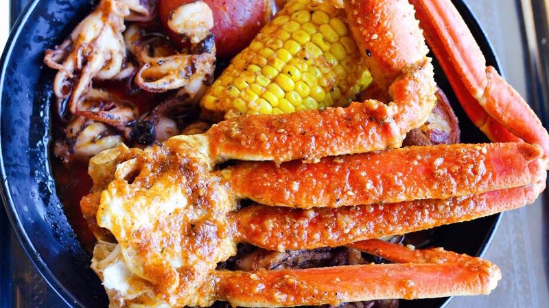 A Southern-Style Crab Experience At The Center Of The Menu
