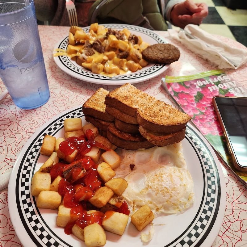 A Favorite Hangout For Locals, Road-Trippers, And Route 66 Travelers