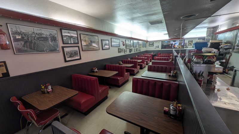 A Classic Diner Atmosphere That Hasn’t Tried To “Modernize”