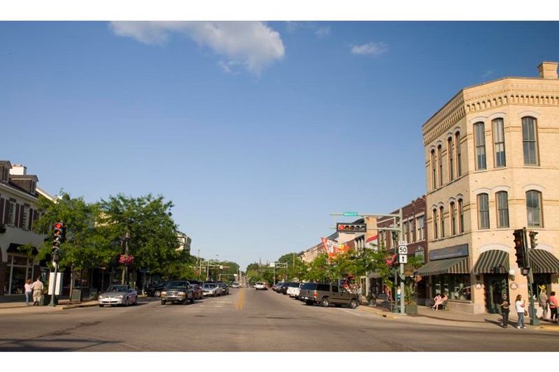 A Walkable Downtown Filled With Boutiques, Cafés, And Lake Views