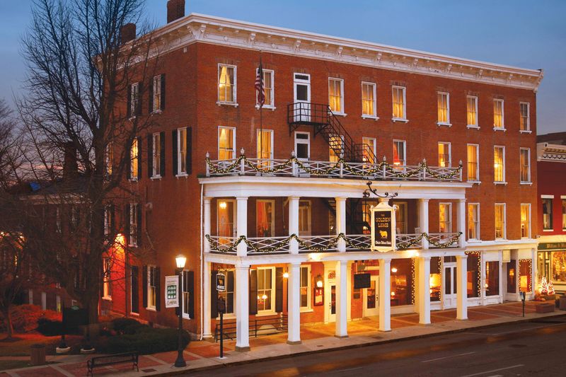 Gazebo Park By The Golden Lamb (Lebanon)