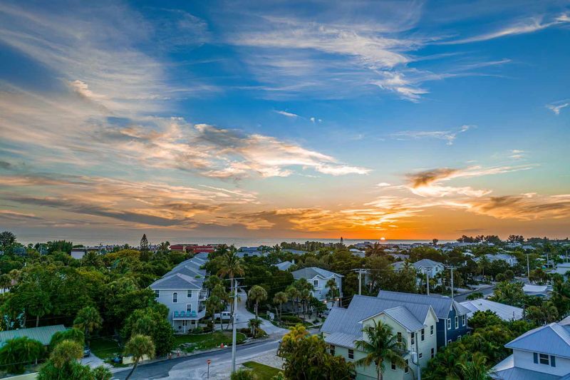A Low-Rise Island That Preserves Classic Old-Florida Architecture