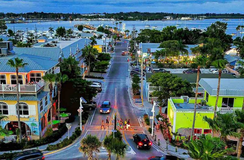 Pine Avenue: A Walkable Stretch Of Boutiques, Cafés, And Restored Cottages