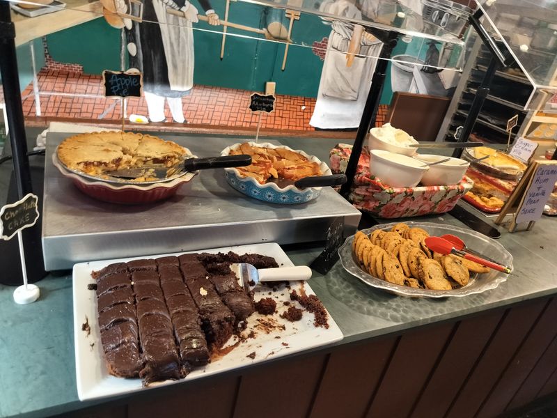 A Sweet Table So Legendary Locals Travel Miles Just To Try It