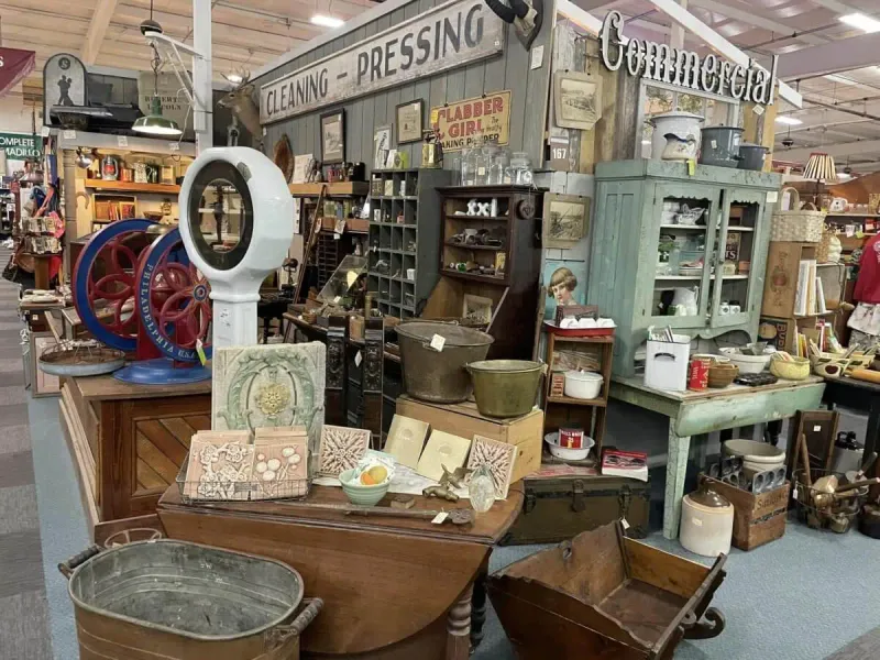 Brass Armadillo Antique Mall In Des Moines